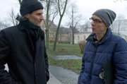 Rabiat-Reporter Manuel Möglich (links) unterhält sich mit dem Arzt Hannes Gieseler vom Charité-Projekt „Kein Täter werden“.