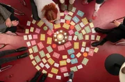Die Trauergruppe des Kirchenkreises Tempelhof-Schöneberg ist speziell für junge Erwachsene ausgerichtet und findet alle zwei Wochen statt.