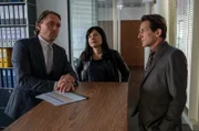 Investmentbanker Ludwig Behnke (Peter Fieseler, l.) wird von Mina Amiri (Jasmin Tabatabai, M.) und Oliver Radek (Hans-Werner Meyer, r.) zum Verschwinden seines Mitarbeiters befragt.