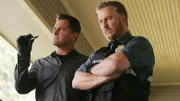 Zwei Frauen wurden ermordet. Nick Stokes (George Eads) und Gil Grissom (William Petersen) untersuchen den Tatort.