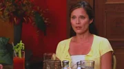Die Kellnerin Sophia (Jacqueline Pinol) wird von einem Stalker bedroht und bangt nun um ihr Leben.
