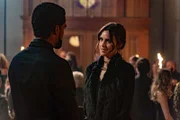 Godric (Nathan Witte, l.); Abigael (Poppy Drayton, r.)