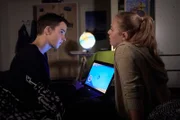 Roland Heilmann hat ohne Absprache über Weihnachten eine Reise gebucht, doch Lisa (Ella Zirzow) und Jonas (Anthony Petrifke) haben beschlossen nicht mitzufahren und sind einfach nicht am Flughafen aufgetaucht. Das erste Weihnachten ohne Pia wird für alle unerträglich, doch Rolands Flucht vor der Trauer macht es noch schlimmer.