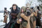 Pierre (Paul Dano, re.), Platon Kerataev (Adrian Rawlins, re.)