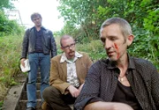 Von Kappl und Deininger in die Zange genommen: der verkrachte Musiker Charlie Wax (Andreas Schmidt, vorne, mit Maximilian Brückner und Gregor Weber).