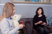 Kaffee oder Tee: Die YouTuberin Nihan spricht mit Rabiat-Reporterin Gülseren Ölcüm über widersprüchliche Lebensstile und kontroverse Traditionen.