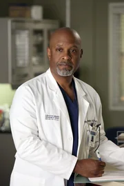 Rückblick: Webber (James Pickens jr.) macht sich große Sorgen um seine Kollegen, die mit den  Verletzungen des Flugzeugabsturzes fertig werden müssen ...