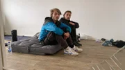 Die Zwillinge Patrick und Dominick (18) haben monatelang eine Mietswohnung besetzt, die ihnen der Vermieter längst gekündigt hat. Doch jetzt wurden sie endgültig rausgeworfen und die beiden Brüder sind offiziell obdachlos.
