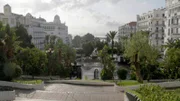Die Hauptstadt Algier mit etwa 2,2 Millionen Einwohnern ist das wirtschaftliche, kulturelle und historische Zentrum des Landes.