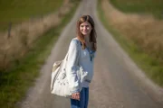 Victoria (Hanna Ardéhn) blickt hoffnungsvoll in ihre Zukunft.