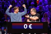Rateteam-Kapitän Elton (r.) mit Autor, Kolumnist, Podcaster und Moderator Tommi Schmitt (l.).