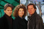 Drei sind einer zuviel: Wolfgang Unger (Thomas Schücke, li.), Vanessa Unger (Denise Virieux) und Dr. Stefan Frank (Sigmar Solbach).