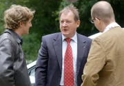 Weiß von gar nichts: Juwelier Alain Bader (Burghart Klaußner, Mitte, mit Maximilian Brückner und Gregor Weber).