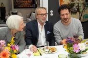 Ludwig Barner (Volker Lechtenbrink, M.); Fahri (Fahri Yardim, r.)