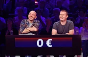 Rateteam-Kapitän Bernhard Hoëcker (l.) und der Musiker "DJ Schürze" bilden ein Rateteam.