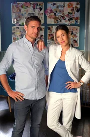 Toni (Leo Reisinger) und seine Praxiskollegin Luise (Wolke Hegenbarth)