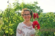Landfrau Saziye Diener.