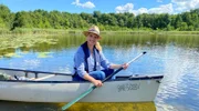 Viel Wasser, viel Grün, viel Ruhe – auf ihrer Reise rund um die Mecklenburgische Seenplatte spürt Judith Rakers, wie viel Kraft in der Natur liegt und wie Entschleunigung funktioniert.