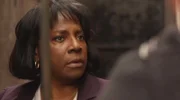 Nach einer gefährlichen Verfolgungsjagt versucht Carver (LaTanya Richardson), den Flüchtigen zum Reden zu bringen ...