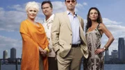 V.l.: Madeline Westen (Sharon Gless), Sam Axe (Bruce Campbell), Michael Westen (Jeffrey Donovan) und Fiona Glenanne (Gabrielle Anwar), 2. Staffel