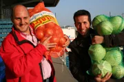 Willi mit Philipp Müller auf dem Großmarkt in München.