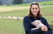 Gastgeberin Katharina Mühlbauer auf dem Kirchthanner Biohof in Postau.; SWR LECKER AUFS LAND, "Kulinarische  Schätze aus Niederbayern"