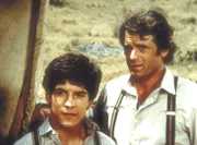 Albert (Matthew Laborteaux, l.) wird von John Carter (Stan Ivar, r.) begrüßt.