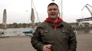 Damian lebt in Hannover, doch sein Herz schlägt für Rostock. Nun will der Transmann zurück in seine Heimat.