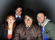 (v.l.n.r.) Jen Barber (Katherine Parkinson); Douglas Reynholm (Matt Berry); Maurice Moss (Richard Ayoade); Roy Trenneman (Chris O'Dowd)