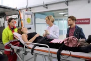 Kris Haas (Jascha Rust) hatte eine Verabredung mit einer ehemaligen Mitschülerin, die er zufällig vor der Klinik getroffen hat. Schnell stellte sich heraus, dass Lilith Schade (Linda Blümchen) nur ihren Freund mit Kris eifersüchtig machen wollte.