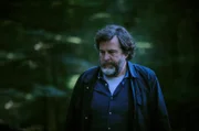 Friedemann Berg (Hans-Jochen Wagner) ist einem Verdächtigen in den Wald gefolgt.