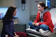 Chicago Med Staffel 6 Folge 5 Torrey DeVitto als Dr. Natalie Manning, Hannah Riley als Anna