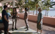 Um Sang Mins (Will Yun Lee, 2.v.r.) Unschuld beweisen zu können, benötigen Steve (Alex O'Loughlin, l.), Kono (Grace Park, 2.v.l.) und das restliche Team die Hilfe von Odell (Michael Imperioli, r.) ...