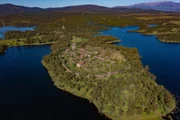 Geschützt auf einer Landzunge in der Extremadura Spaniens stehen die Ruinen des Geisterdorfs Granadilla. Doch das Wasser um das Dorf war nicht immer hier.