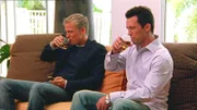 Zeke (Patrick Fabian, l.) ahnt nicht, dass er von Michael Westen (Jeffrey Donovan) hinters Licht geführt wird.