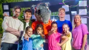 Die Klasse der TanzAlarm-Kids macht einen Ausflug in die Filmstudios. Dort treffen sie auf "Deine Freunde".