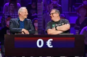 Rateteam-Kapitän Elton (r.) mit Schauspieler Axel Milberg (l.).