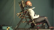 Schwedischer Prototyp: der erste weibliche Crashtest-Dummy vor dem Test.