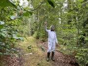 Ulrich Weiner ist 5G Gegner. Er lebt seit 2002 in einem Funkloch im Schwarzwald, da sein Körper angeblich auf die Strahlung reagiert. Weiner stützt sich dabei auf Pseudowissenschaftler. Sein Feind: die Regierung.