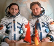 Der sowjetische Kosmonaut Waleri Bykowski (l.) und Sigmund Jähn (r.) fliegen gemeinsam ins All.