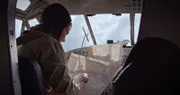 Amelia Earhart überflog 1932 als erste Pilotin den Atlantik. Bei einer geplanten Weltumrundung 1937 verschwindet sie spurlos über dem Pazifik.