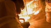 A firefighter from Dresden extinguish a fire.