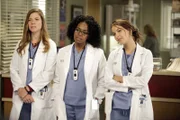 Ein anstrengender Tag wartet auf Leah (Tessa Ferrer), Stephanie (Jerrika Hinton) und Jo (Camilla Luddington).