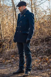 Holmes (Jonny Lee Miller)