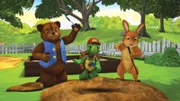 Franklin, Bär und Kaninchen spielen Archäologen und graben im Garten nach Überresten von Dinosauriern.