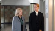 Isabel von Brede (Sabine Postel, l.); Barbara Geldermann (Esther Schweins, r.)