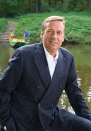 Mit mehreren Millionen verkauften Alben gilt Roland Kaiser heute als einer der erfolgreichsten deutschen Schlagersänger. Mit mehreren Millionen verkauften Alben gilt Roland Kaiser heute als einer der erfolgreichsten deutschen Schlagersänger.