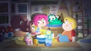 Die Freunde (v.l.) Nadine, Rebecca, Ernest und Francois haben es sich zu Hause gemütlich gemacht. Hier lässt es sich doch viel angenehmer übernachten als beim Extrem-Zelten im Wald.