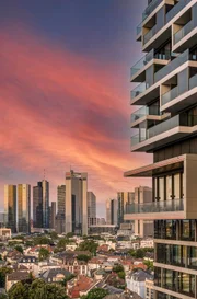 Der „One Forty West“ bietet einen spektakulären Blick auf die Skyline Frankfurts.
