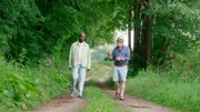 Mit Manfred Huchthausen macht Yared einen Ausflug zur Lichtensteinhöhle in Förste.